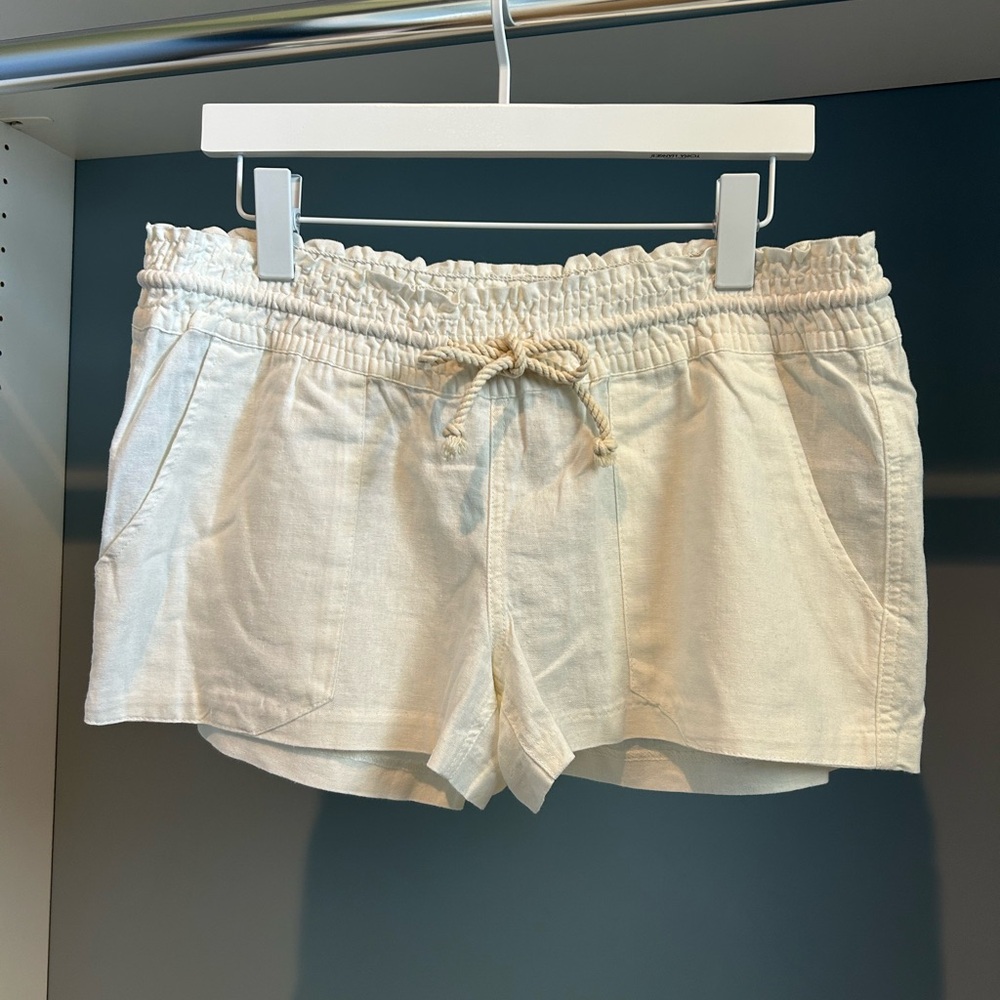 NWT Roxy shorts. Sz XL. Off white linen blend. Rope tie detail. Adorable! - Picture 2 of 16